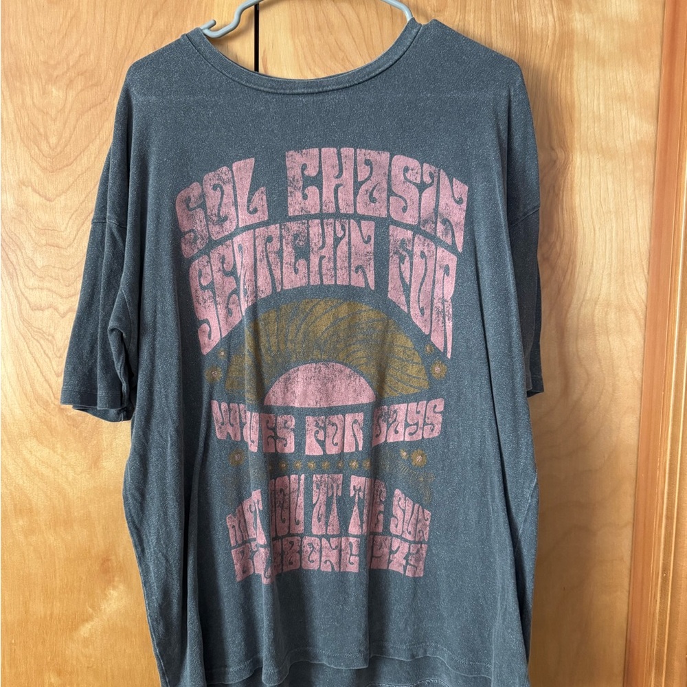 Billabong Tee with Pink and Gray Design